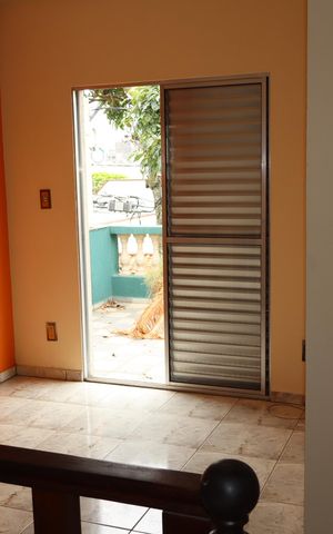 Casa à venda com 210m², 4 quartos e 2 vagasCorredor