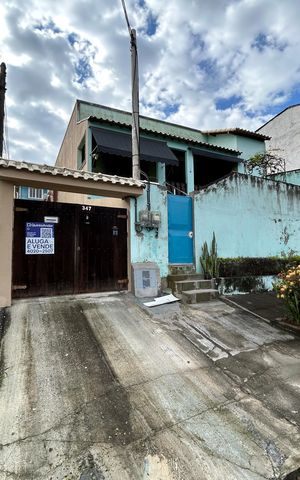 Casa para alugar com 196m², 2 quartos e 2 vagasFachada + placa