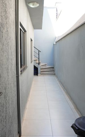 Casa à venda com 173m², 2 quartos e 2 vagasCozinha e Área de Serviço