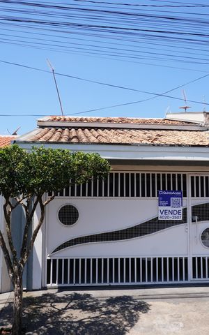 Casa à venda com 173m², 2 quartos e 2 vagasFachada com placa PXZV - 1430