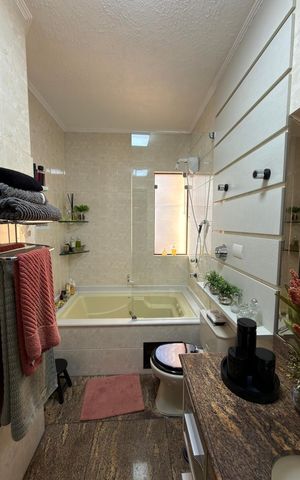 Casa à venda com 268m², 3 quartos e 4 vagas Casa à venda com 268m², 3 quartos e 4 vagasSuíte 1 Banheiro