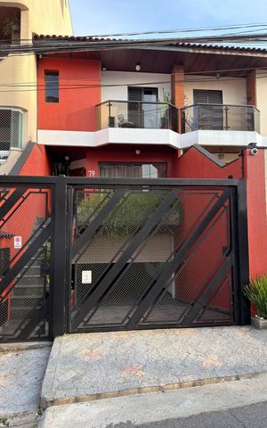 Casa à venda com 268m², 3 quartos e 4 vagas Casa à venda com 268m², 3 quartos e 4 vagasFachada