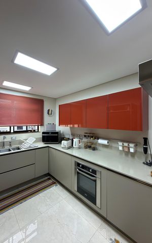 Casa à venda com 268m², 3 quartos e 4 vagas Casa à venda com 268m², 3 quartos e 4 vagasCopa e Cozinha