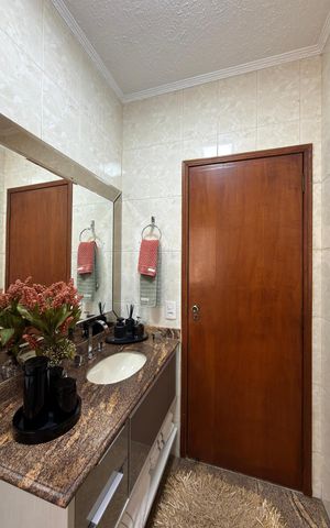 Casa à venda com 268m², 3 quartos e 4 vagas Casa à venda com 268m², 3 quartos e 4 vagasSuíte 1 Banheiro