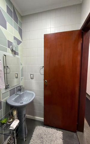 Casa à venda com 268m², 3 quartos e 4 vagas Casa à venda com 268m², 3 quartos e 4 vagasBanheiro de serviço
