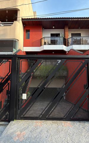 Casa à venda com 268m², 3 quartos e 4 vagas Casa à venda com 268m², 3 quartos e 4 vagasFachada