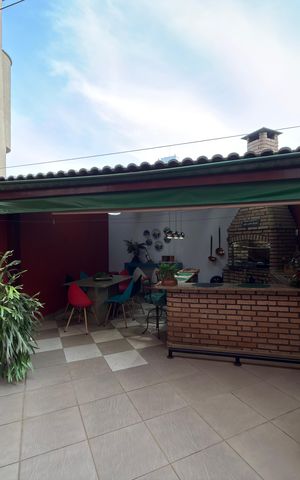 Casa à venda com 268m², 3 quartos e 4 vagas Casa à venda com 268m², 3 quartos e 4 vagasEspaço Gourmet