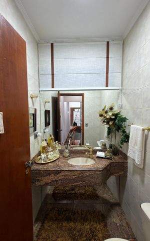 Casa à venda com 268m², 3 quartos e 4 vagas Casa à venda com 268m², 3 quartos e 4 vagasLavabo