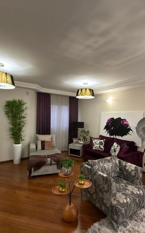 Casa à venda com 268m², 3 quartos e 4 vagas Casa à venda com 268m², 3 quartos e 4 vagasSala