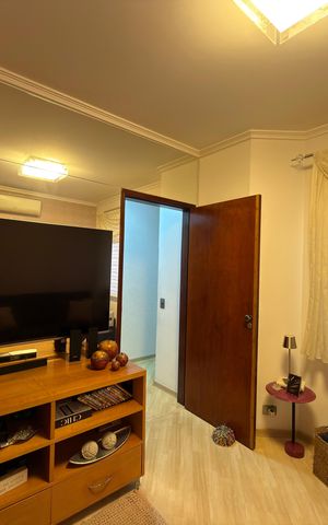 Casa à venda com 268m², 3 quartos e 4 vagas Casa à venda com 268m², 3 quartos e 4 vagasEscritório