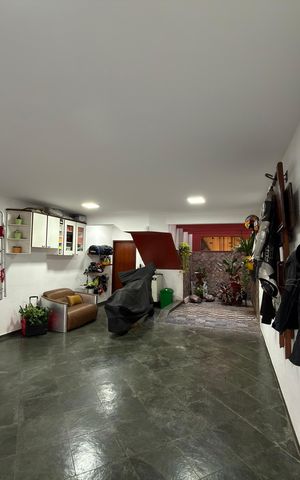 Casa à venda com 268m², 3 quartos e 4 vagas Casa à venda com 268m², 3 quartos e 4 vagasGaragem