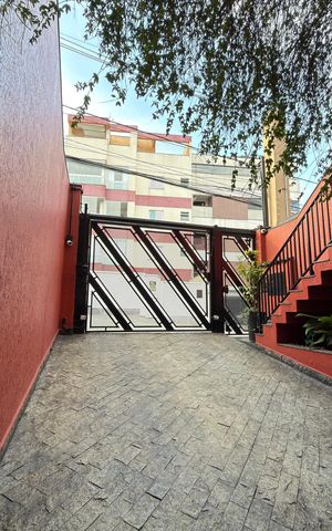 Casa à venda com 268m², 3 quartos e 4 vagas Casa à venda com 268m², 3 quartos e 4 vagasGaragem