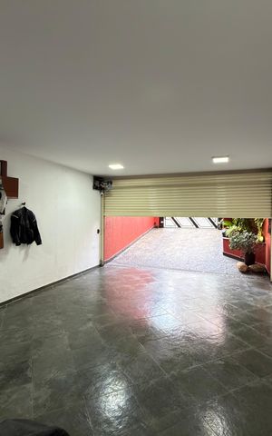 Casa à venda com 268m², 3 quartos e 4 vagas Casa à venda com 268m², 3 quartos e 4 vagasGaragem