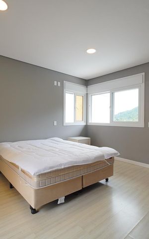Casa de condomínio para alugar com 300m², 4 quartos e 2 vagasSuíte 