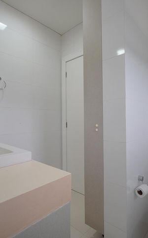 Casa de condomínio para alugar com 300m², 4 quartos e 2 vagasBanheiro da Suíte 
