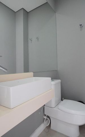 Casa de condomínio para alugar com 300m², 4 quartos e 2 vagasLavabo 