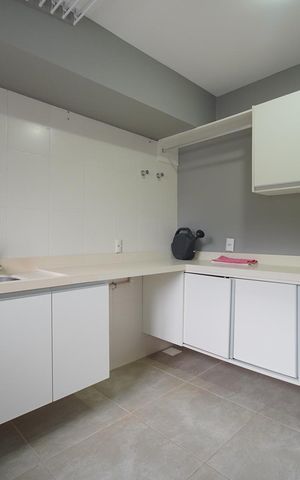 Casa de condomínio para alugar com 300m², 4 quartos e 2 vagasLavanderia 