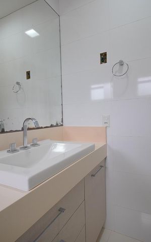 Casa de condomínio para alugar com 300m², 4 quartos e 2 vagasBanheiro da Suíte 