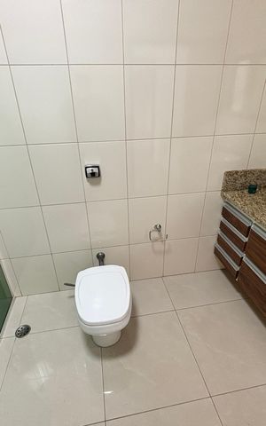 Casa para alugar com 470m², 3 quartos e 6 vagas Casa para alugar com 470m², 3 quartos e 6 vagasBanheiro da Suíte