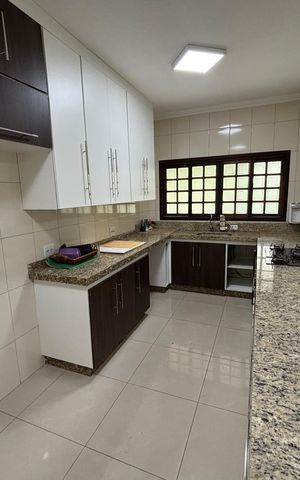 Casa para alugar com 470m², 3 quartos e 6 vagas Casa para alugar com 470m², 3 quartos e 6 vagasCozinha