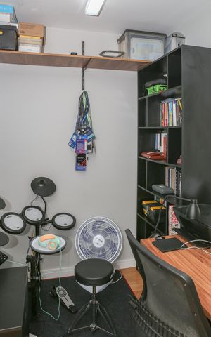 Apartamento à venda com 140m², 3 quartos e 3 vagas Apartamento à venda com 140m², 3 quartos e 3 vagasEscritório
