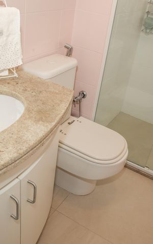 Apartamento à venda com 140m², 3 quartos e 3 vagas Apartamento à venda com 140m², 3 quartos e 3 vagasBanheiro da Suíte 2