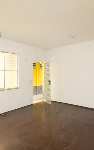 Casa à venda com 500m², 4 quartos e 3 vagas Casa à venda com 500m², 4 quartos e 3 vagasSala