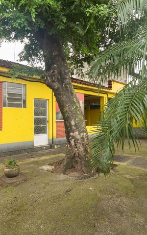 Casa à venda com 500m², 4 quartos e 3 vagas Casa à venda com 500m², 4 quartos e 3 vagasQuintal