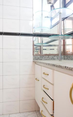 Apartamento à venda com 237m², 3 quartos e 2 vagasBanheiro da suíte