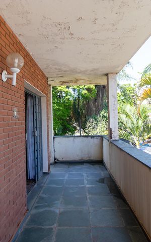 Casa à venda com 616m², 7 quartos e 6 vagas Casa à venda com 616m², 7 quartos e 6 vagasSacada da Sala 3