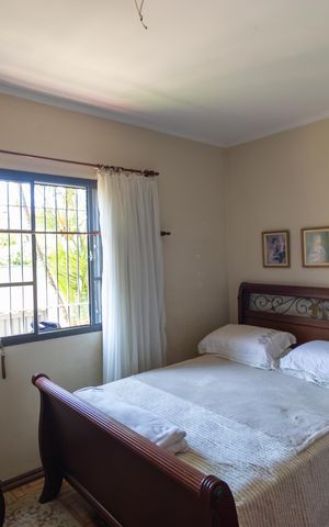 Casa à venda com 616m², 7 quartos e 6 vagas Casa à venda com 616m², 7 quartos e 6 vagasCasa 02- Quarto