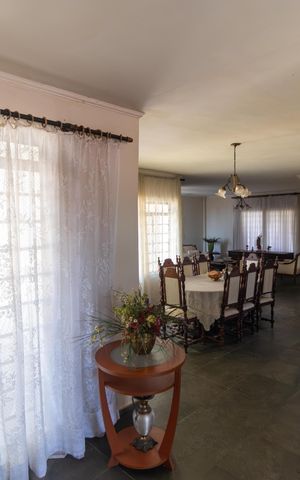 Casa à venda com 616m², 7 quartos e 6 vagas Casa à venda com 616m², 7 quartos e 6 vagasSala