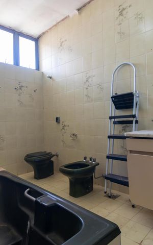Casa à venda com 616m², 7 quartos e 6 vagas Casa à venda com 616m², 7 quartos e 6 vagasBanheiro
