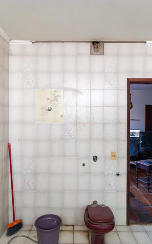 Casa à venda com 616m², 7 quartos e 6 vagas Casa à venda com 616m², 7 quartos e 6 vagasBanheiro da Suíte 01