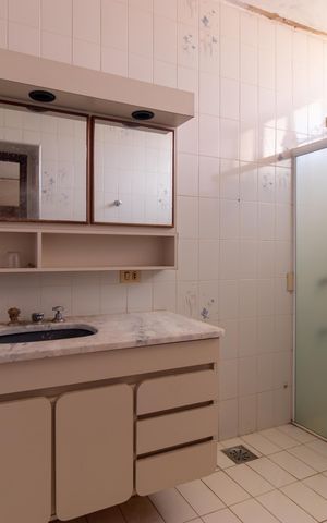 Casa à venda com 616m², 7 quartos e 6 vagas Casa à venda com 616m², 7 quartos e 6 vagasBanheiro da Suíte 02