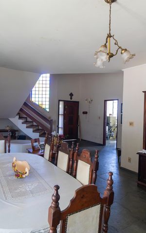 Casa à venda com 616m², 7 quartos e 6 vagas Casa à venda com 616m², 7 quartos e 6 vagasSala