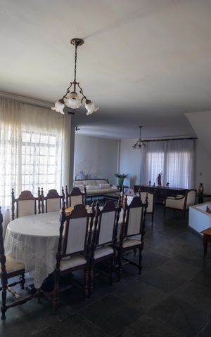 Casa à venda com 616m², 7 quartos e 6 vagas Casa à venda com 616m², 7 quartos e 6 vagasSala