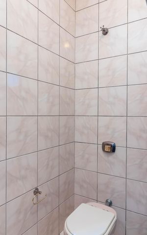 Casa à venda com 136m², 2 quartos e 2 vagasBanheiro da Suíte