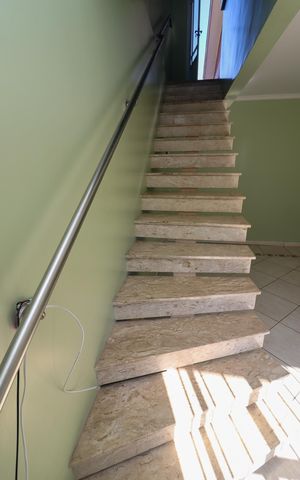 Apartamento para alugar com 240m², 3 quartos e 2 vagas Apartamento para alugar com 240m², 3 quartos e 2 vagasEscada