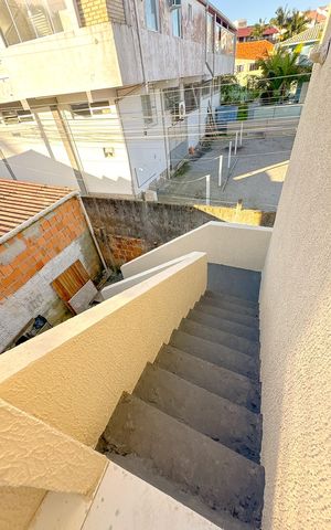 Apartamento para alugar com 70m², 2 quartos e sem vagaEscada