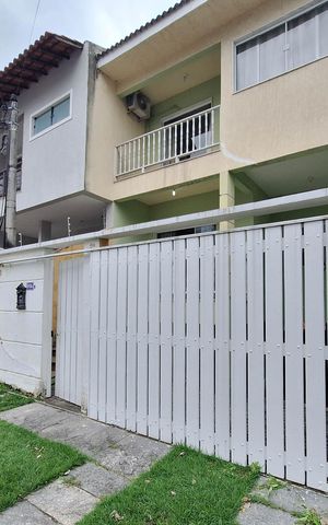 Casa à venda com 120m², 3 quartos e 6 vagas Casa à venda com 120m², 3 quartos e 6 vagasFachada