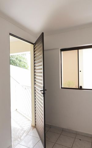 Casa para alugar com 180m², 3 quartos e 5 vagas Casa para alugar com 180m², 3 quartos e 5 vagasCozinha e Área de Serviço