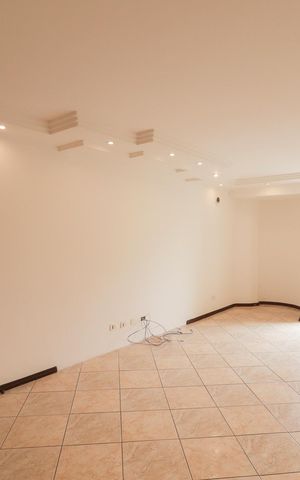 Casa para alugar com 180m², 3 quartos e 5 vagas Casa para alugar com 180m², 3 quartos e 5 vagasSala