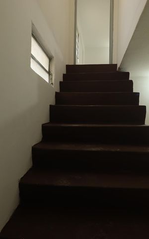 Casa para alugar com 100m², 2 quartos e sem vagaEscada