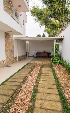 Casa à venda com 199m², 3 quartos e 5 vagas Casa à venda com 199m², 3 quartos e 5 vagasGaragem