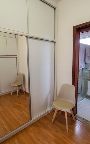 Casa à venda com 199m², 3 quartos e 5 vagas Casa à venda com 199m², 3 quartos e 5 vagasCloset da suíte