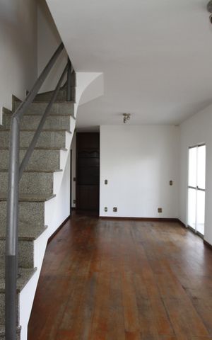Apartamento para alugar com 212m², 3 quartos e 4 vagasescada