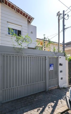 Casa à venda com 260m², 4 quartos e 3 vagasFachada
