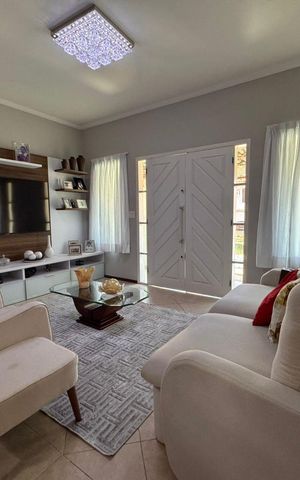 Casa de condomínio à venda com 358m², 4 quartos e 3 vagas Casa de condomínio à venda com 358m², 4 quartos e 3 vagasSala