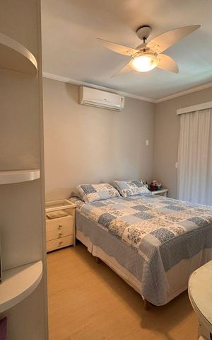 Casa de condomínio à venda com 358m², 4 quartos e 3 vagas Casa de condomínio à venda com 358m², 4 quartos e 3 vagasQuarto